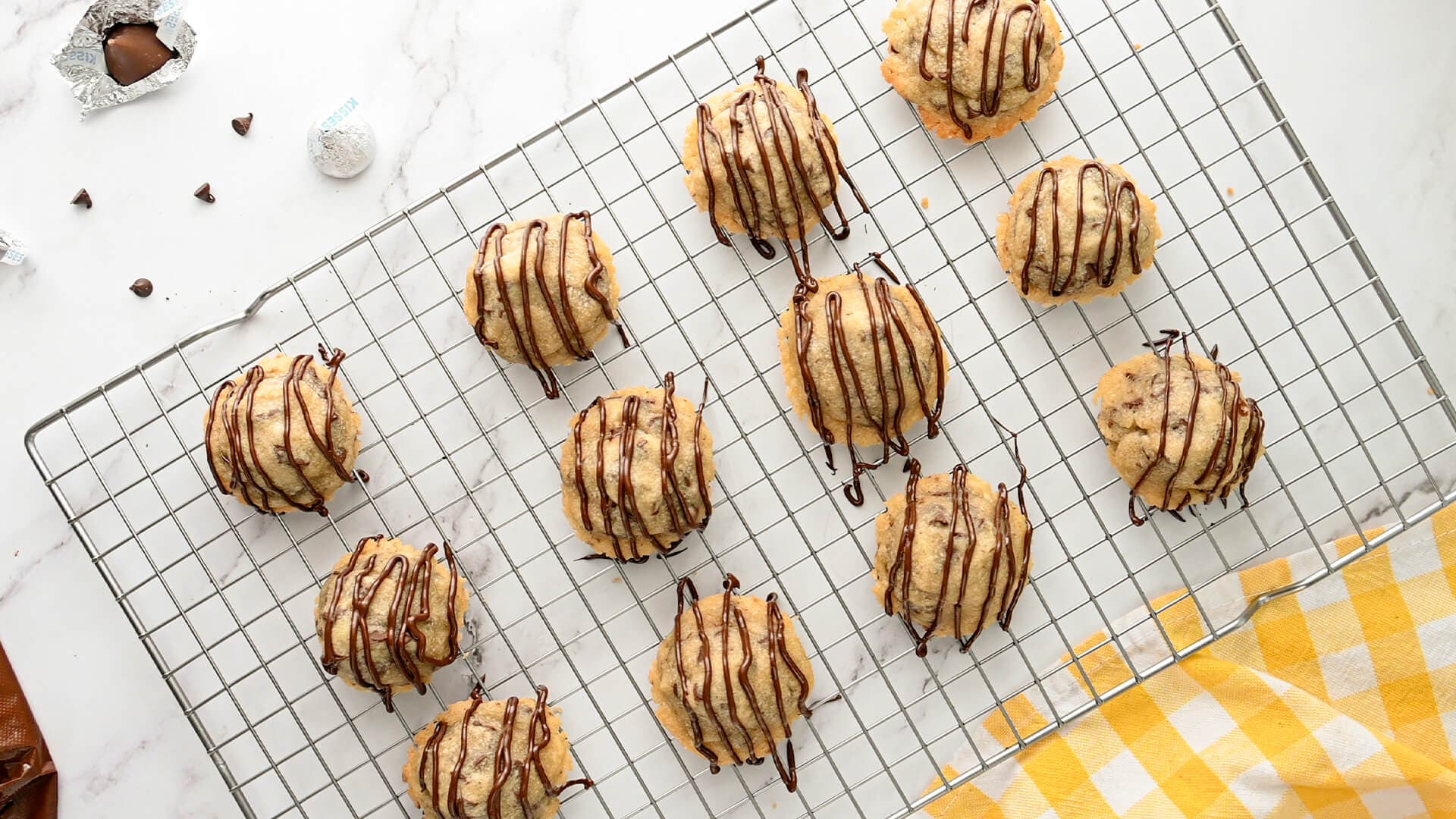 cookies on cooling rack drizzled with chocolate