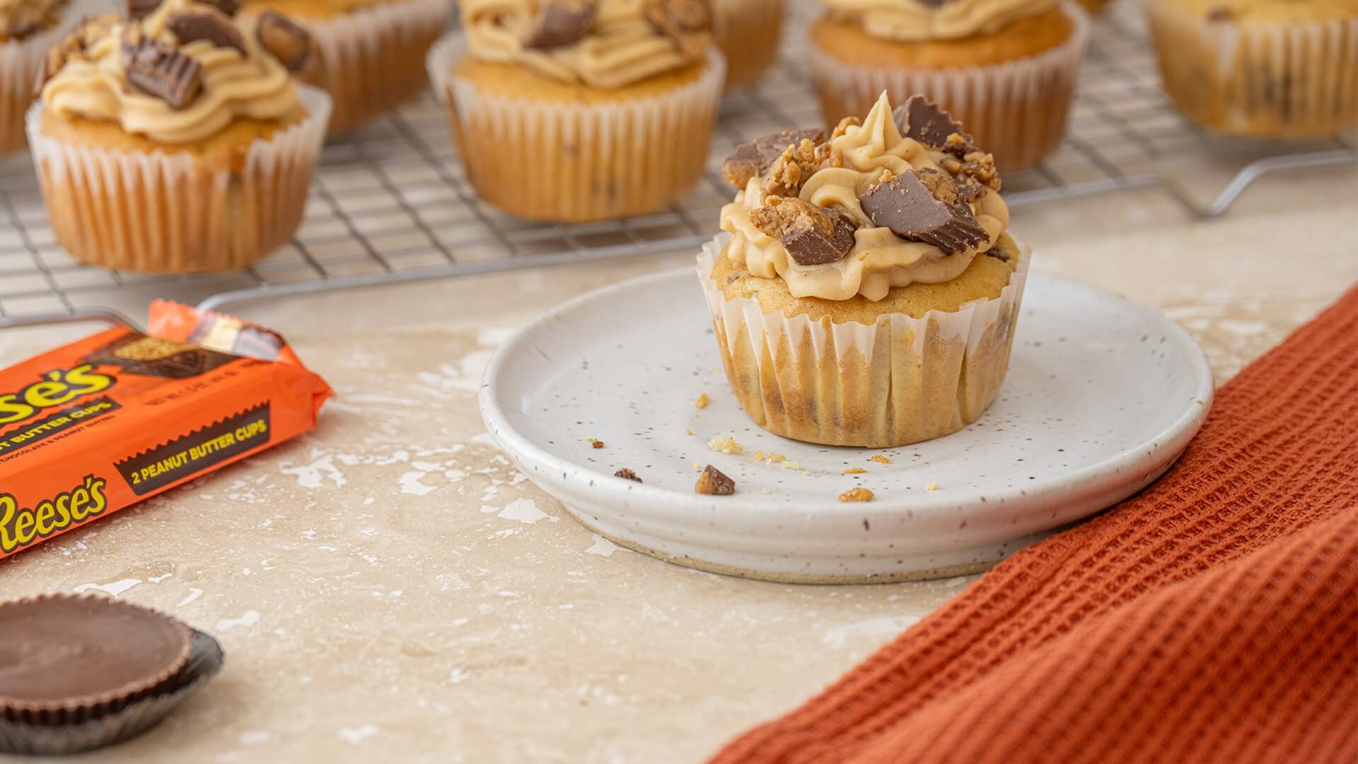REESE'S Peanut Butter Cup Crumble Cupcakes
