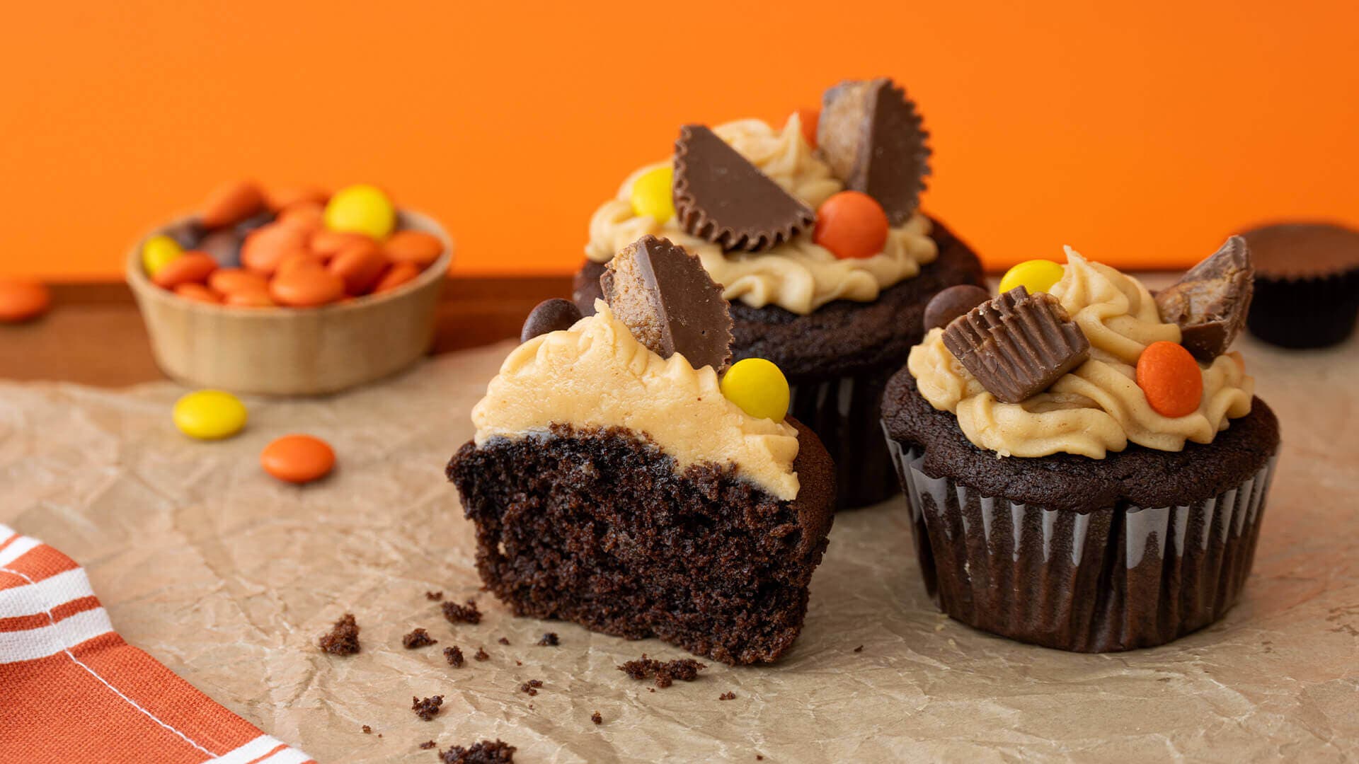 reeses peanut butter and chocolate cupcakes
