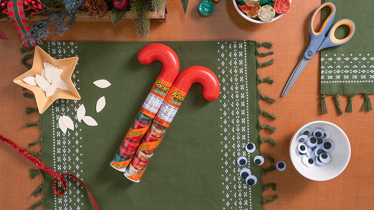 candy cane reindeer craft step one