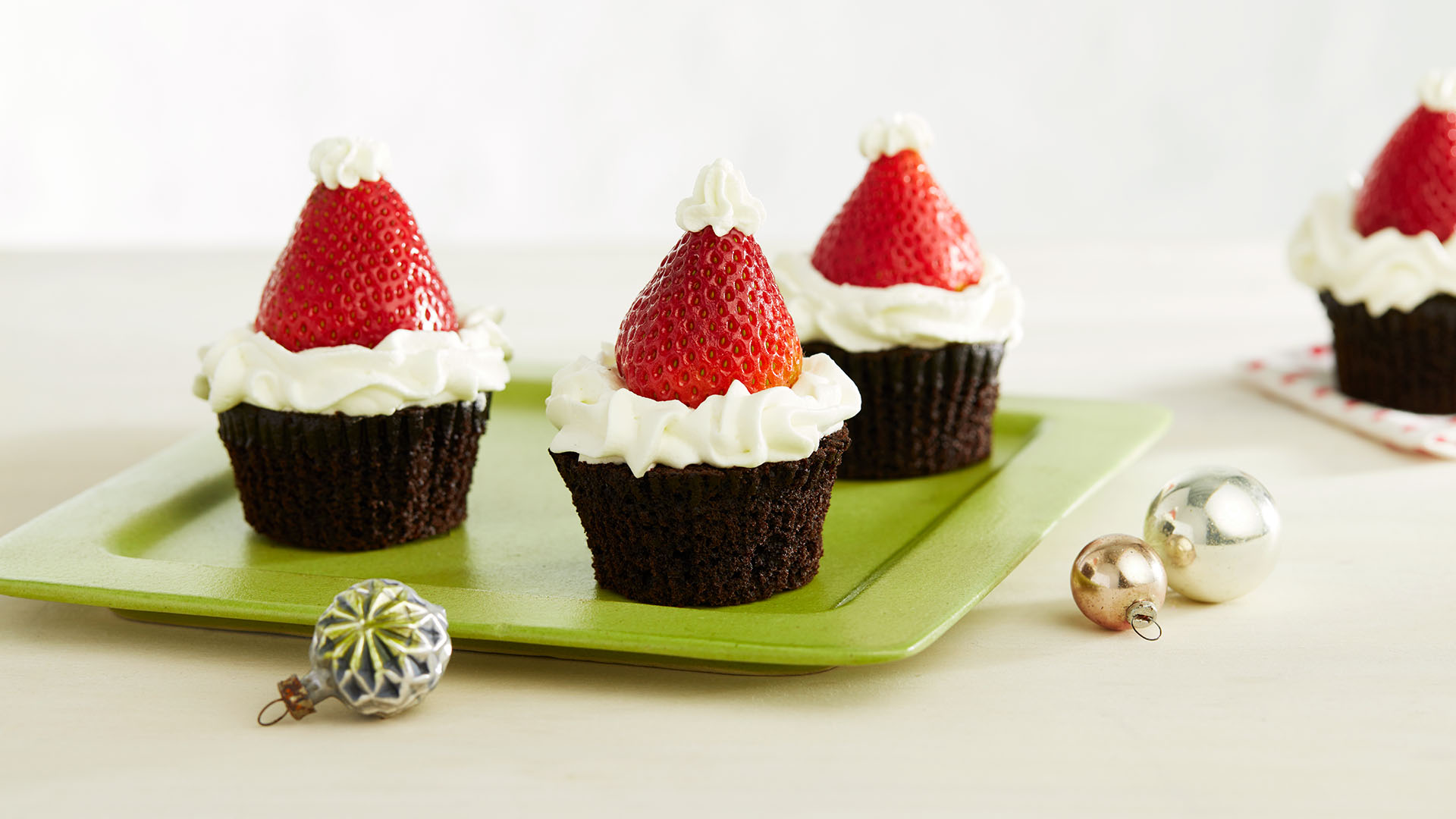 santa hat cupcakes